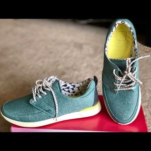 GREAT CONDITION: Reef sneakers